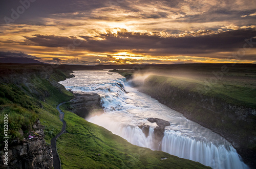 Fototapeta wodospad islandia piękny pejzaż chmura