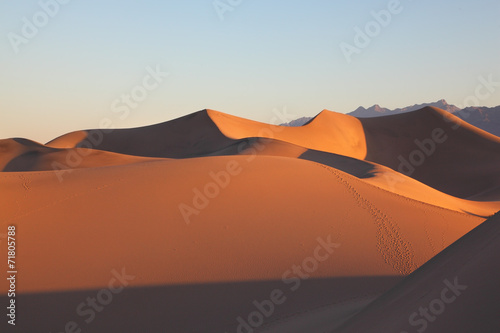 Naklejka geografia góra świt pustynia