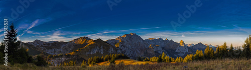 Plakat panorama noc alpy