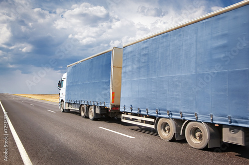 Fototapeta transport droga pustynia ciężarówka