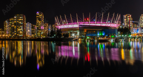 Plakat vancouver noc wierzowiec nocne życie 