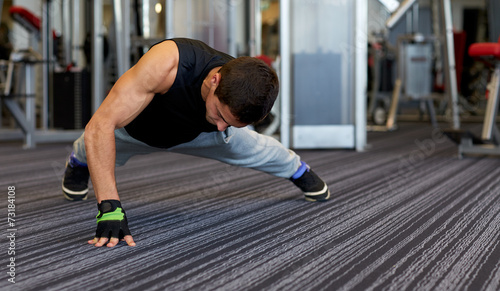 Fototapeta fitness mężczyzna siłownia zdrowy ludzie