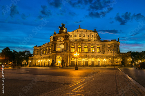 Naklejka muzyka sztuka noc architektura