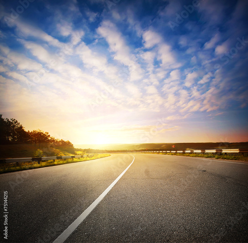 Fotoroleta niebo autostrada lato pejzaż trawa