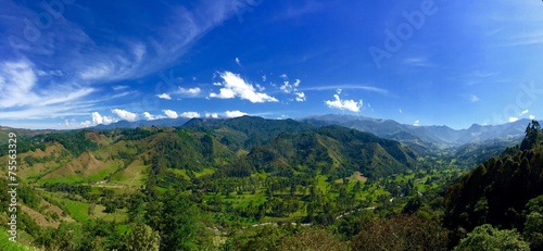 Obraz na płótnie niebo las góra kolumbia niebieski