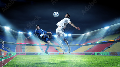 Obraz na płótnie przystojny piłkarz mecz piłka sport