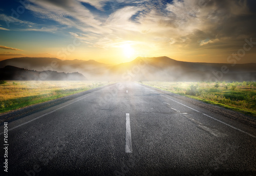 Naklejka góra autostrada droga niebo