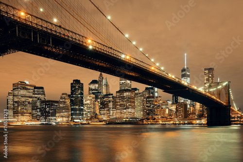 Naklejka Piękne ujęcie mostu bruklińskiego nocą