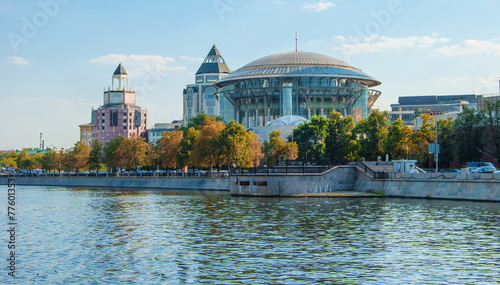 Plakat architektura drzewa rosja park modernizm