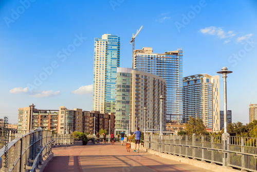 Naklejka most nowoczesny panoramiczny park