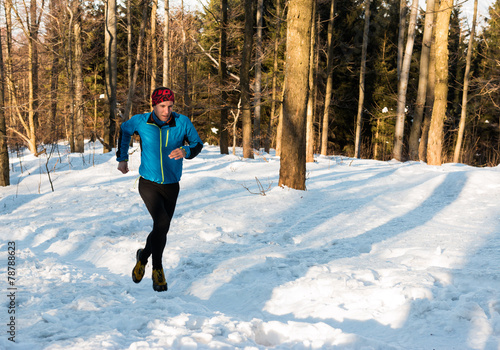 Fototapeta mężczyzna sport drzewa góra jogging