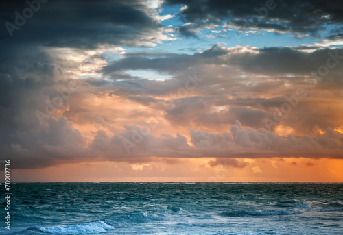 Naklejka morze pejzaż brzeg sztorm plaża