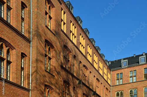 Naklejka architektura stajnia fasada masywny klinkier