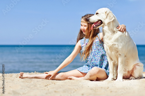 Naklejka morze molo labrador dziewczynka