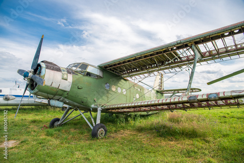 Naklejka trawa transport retro samolot