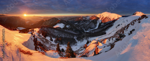 Plakat piękny panorama niebo las