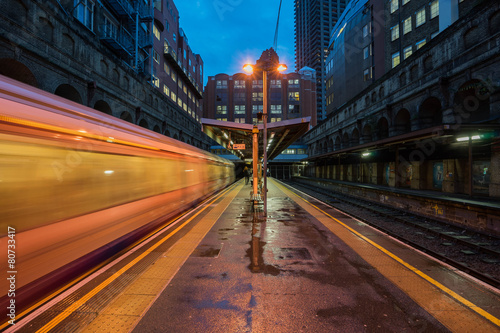 Naklejka metro anglia londyn zmierzch peron