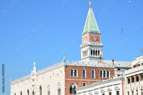 Naklejka krajobraz niebo miasto architektura stary