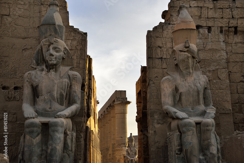 Naklejka architektura twarz statua południe wejście