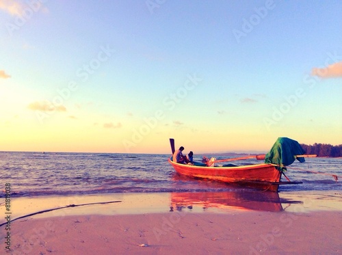 Naklejka morze plaża transport łódź