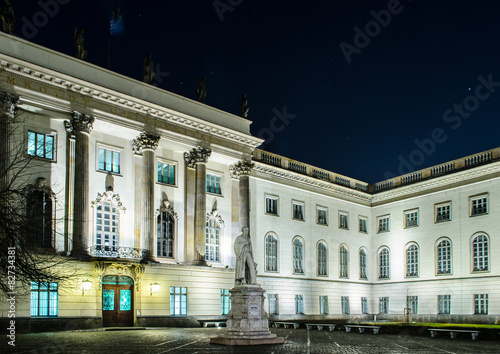 Fotoroleta night view of inner yard of humboldt university in berlin.