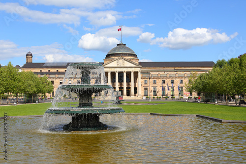 Fotoroleta fontanna miasto park wiesbaden