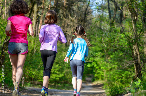 Plakat ludzie park zdrowy fitness ćwiczenie