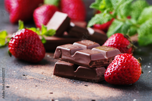 Fotoroleta Chocolate with mint and strawberry