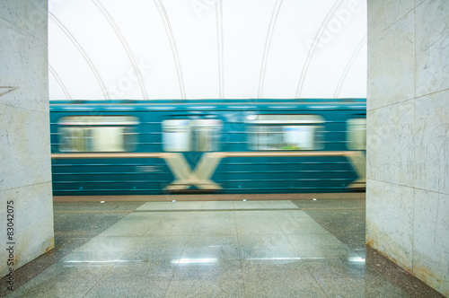 Naklejka tunel ruch miejski peron