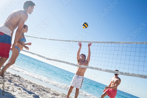 Plakat Friends playing volleyball