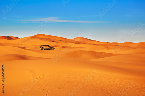 Plakat Jeep in sand dunes