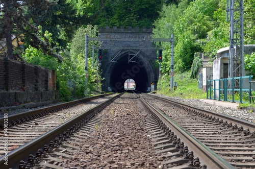 Plakat transport stary tunel lokomotywa ruch