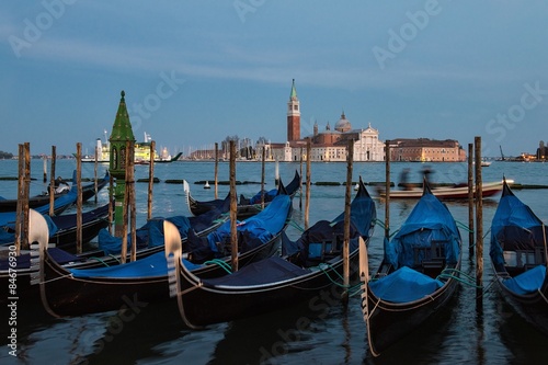 Naklejka gondola fala włochy wieczór laguny