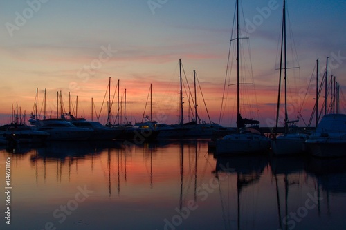 Plakat widok morze łódź port kolor