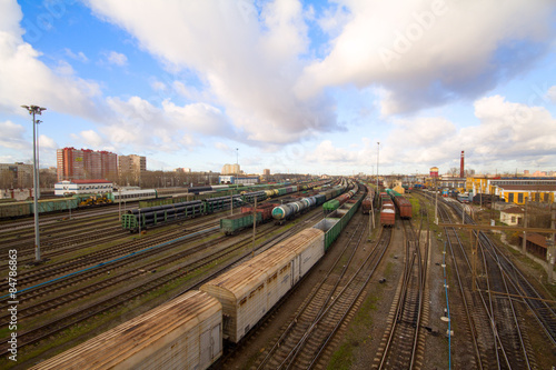 Plakat wagon samochód stacja kolejowa transport