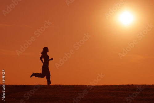 Plakat fitness niebo jogging kobieta zmierzch