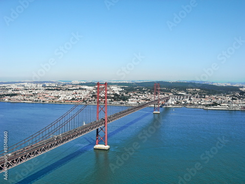 Obraz na płótnie brzeg lizbona miasto droga most