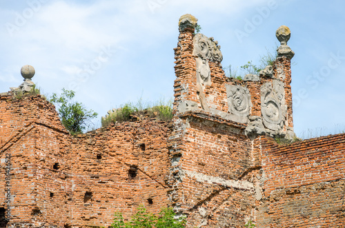 Fotoroleta The collapsed ruins of the old castle walls near Lviv in Ukraine