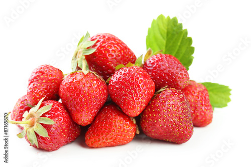 Fotoroleta Strawberries berries with leaves isolated on white