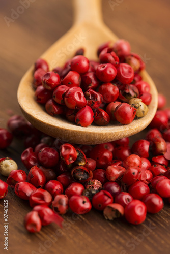 Naklejka pink peppercorns