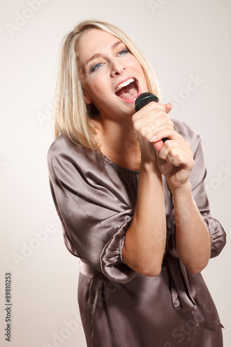 Fotoroleta karaoke piękny muzyka kobieta